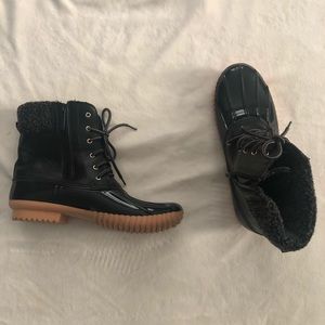 Zip up black duck boots
